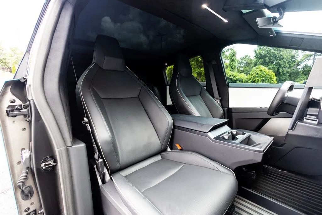 Tesla Cybertruck photo 37