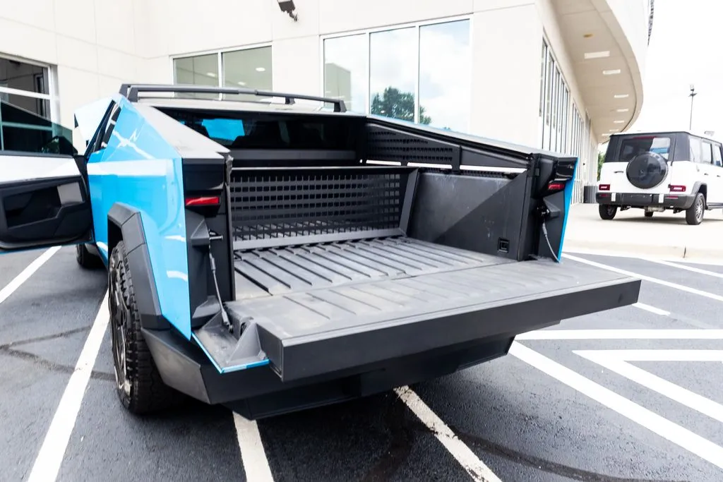 Tesla Cybertruck photo 48