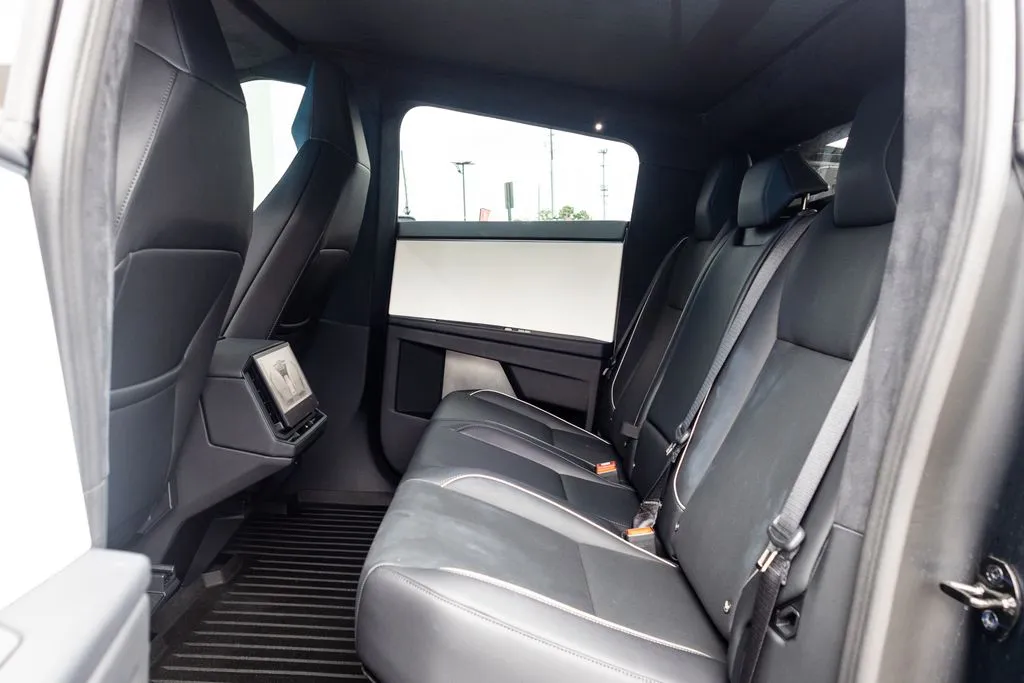 Tesla Cybertruck photo 40