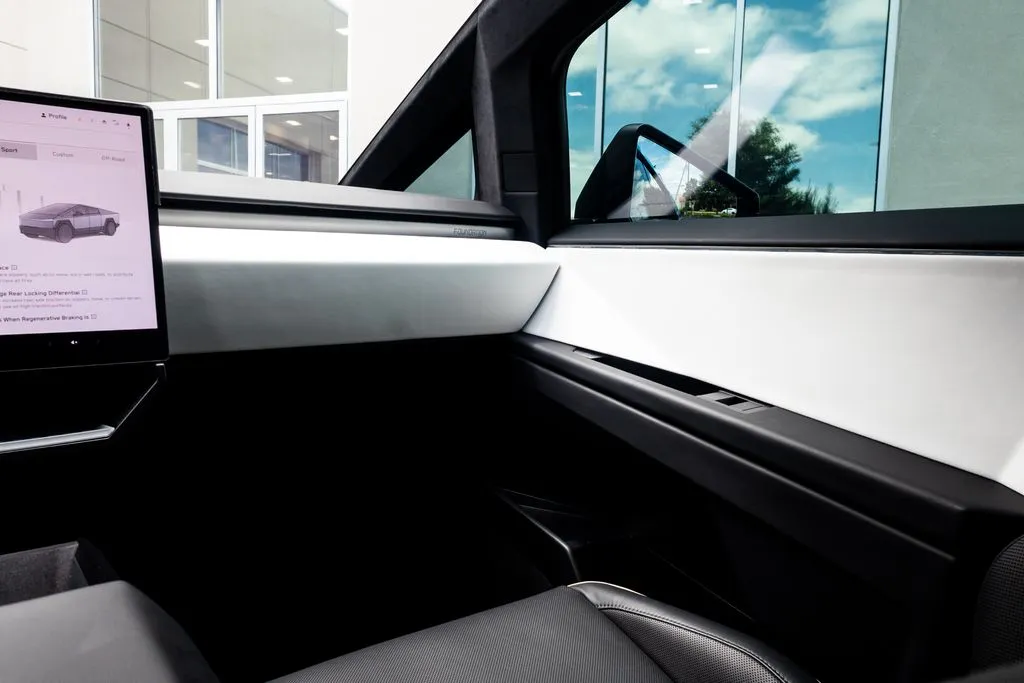 Tesla Cybertruck photo 35