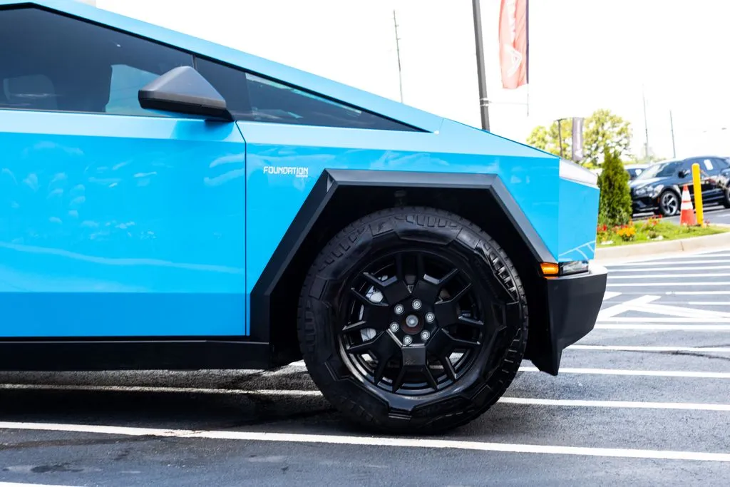 Tesla Cybertruck photo 8