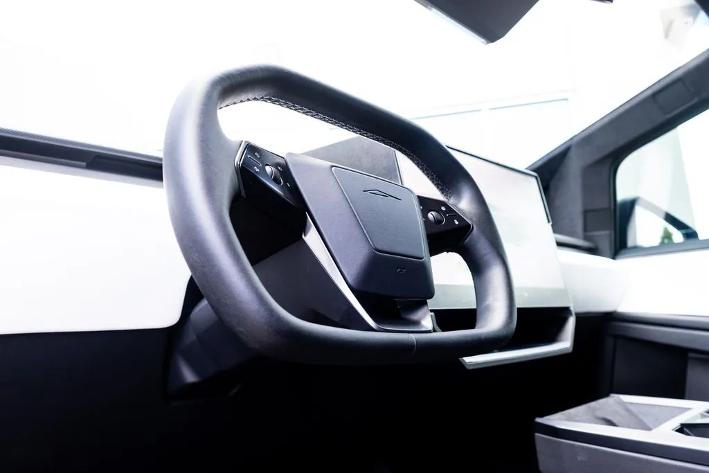 Tesla Cybertruck photo 19