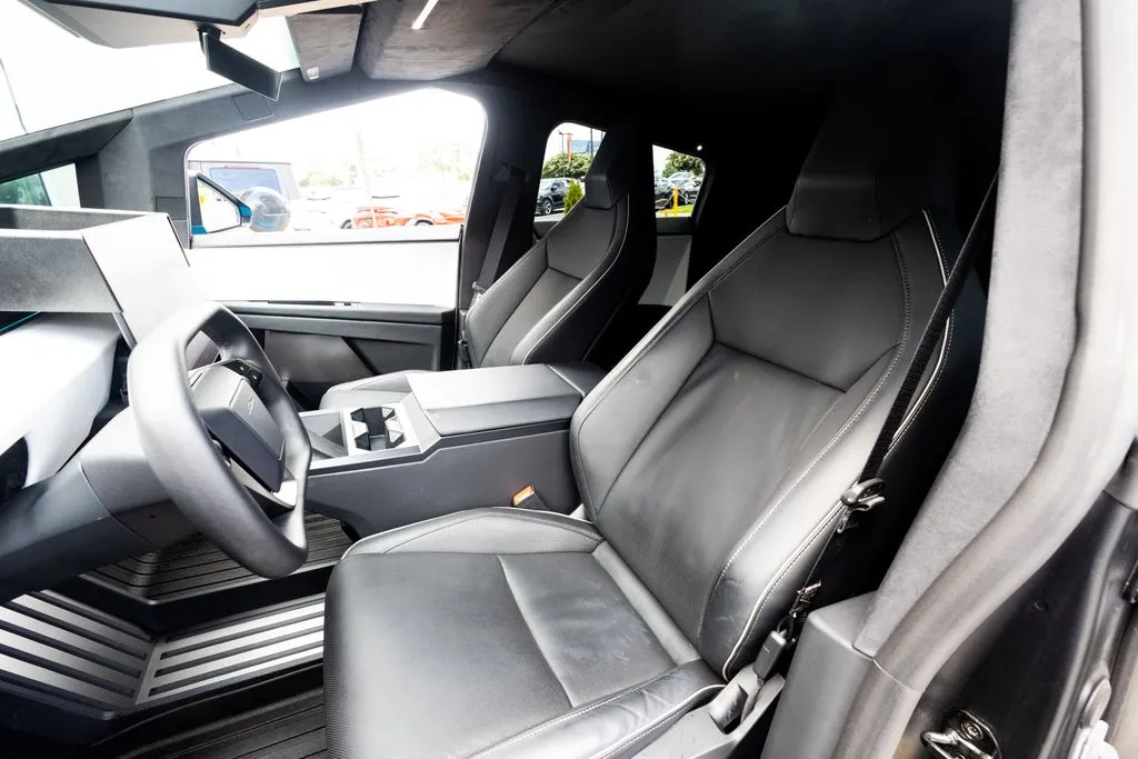 Tesla Cybertruck photo 39