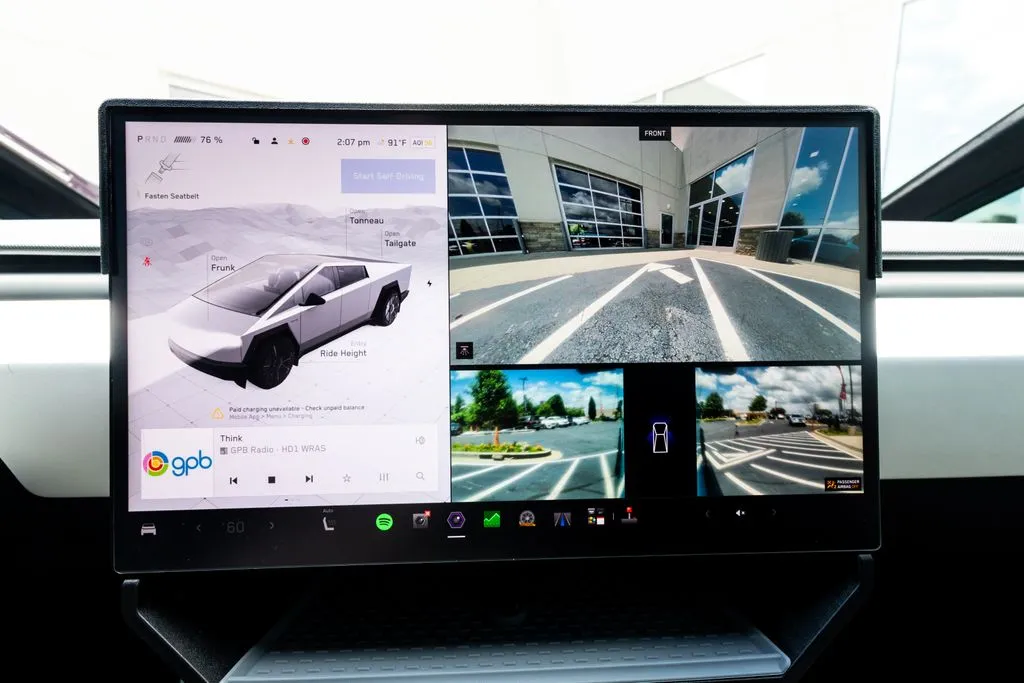 Tesla Cybertruck photo 26