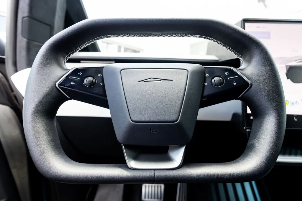 Tesla Cybertruck photo 20