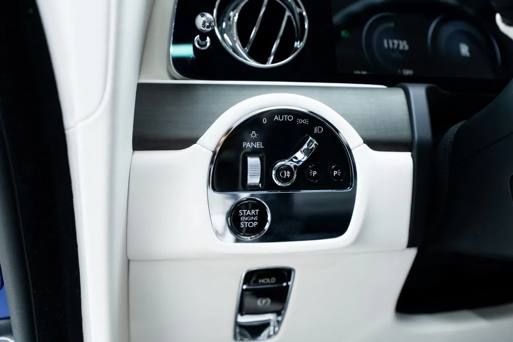 Rolls-Royce Spectre photo 35
