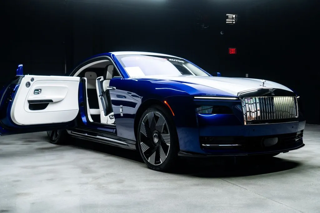 Rolls-Royce Spectre photo 9