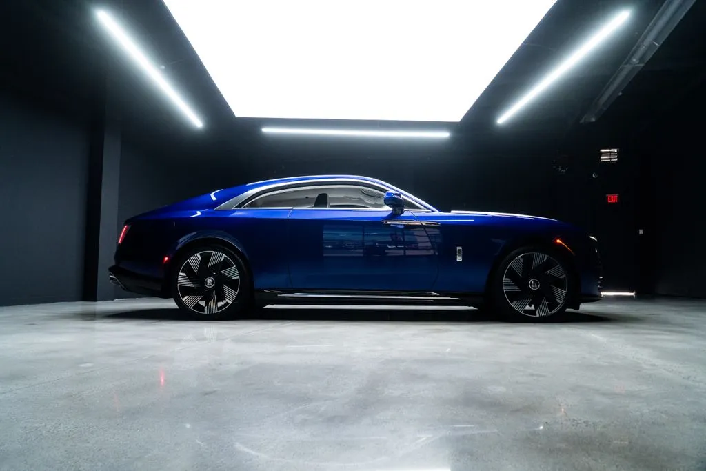 Rolls-Royce Spectre photo 10