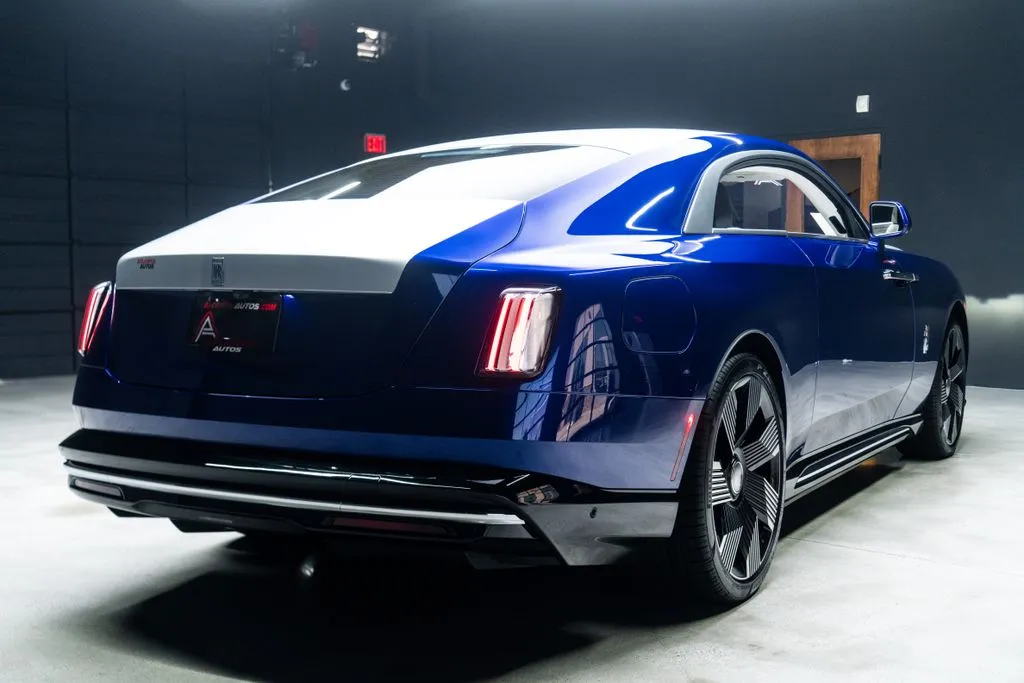 Rolls-Royce Spectre photo 18
