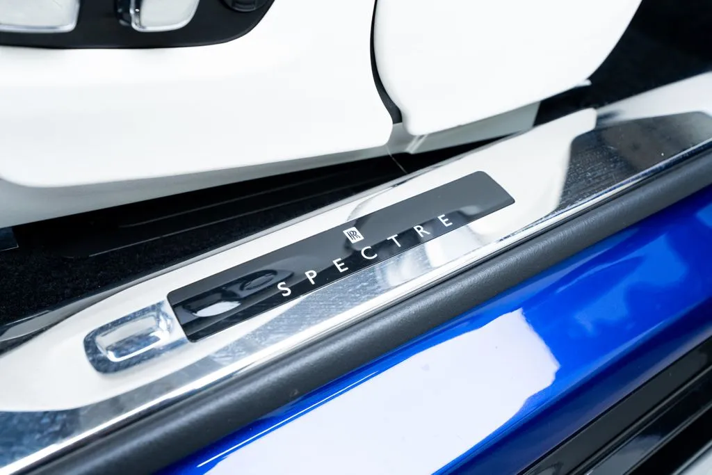 Rolls-Royce Spectre photo 32