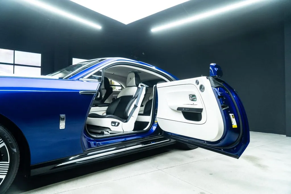 Rolls-Royce Spectre photo 25