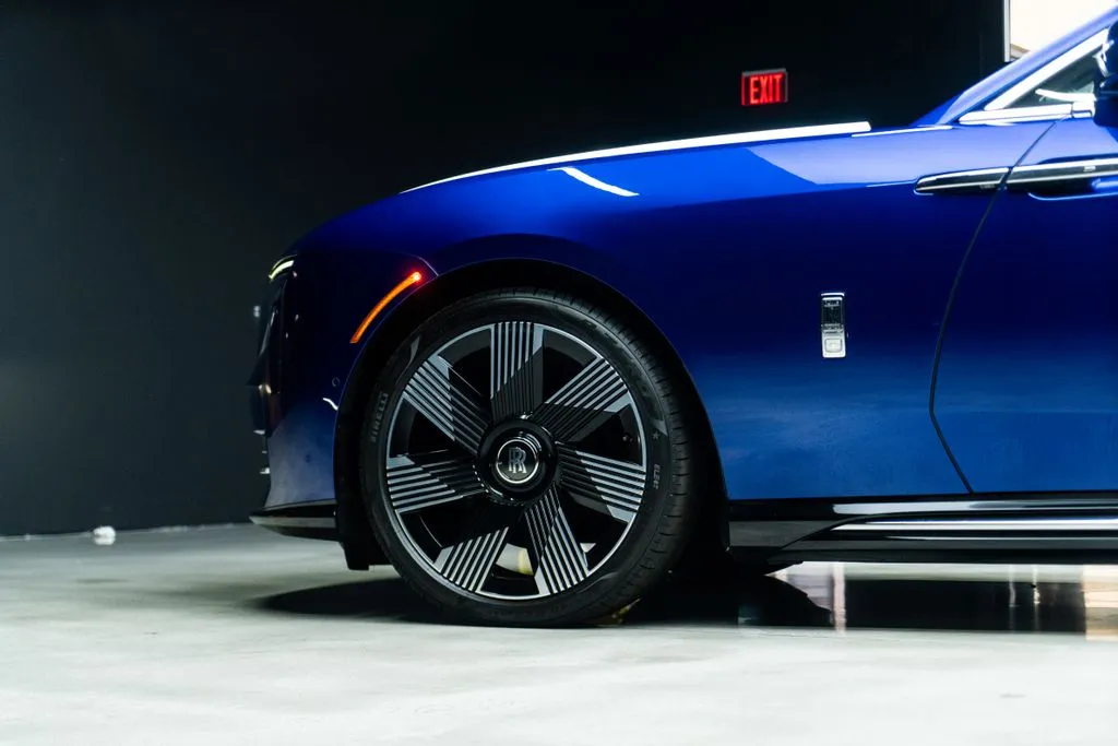 Rolls-Royce Spectre photo 23