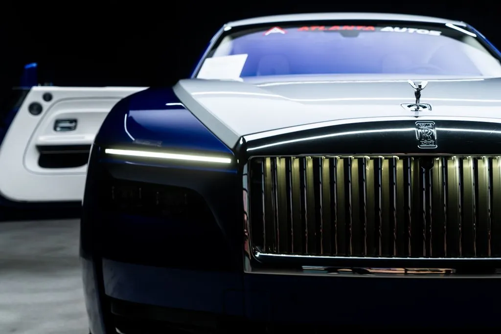 Rolls-Royce Spectre photo 7