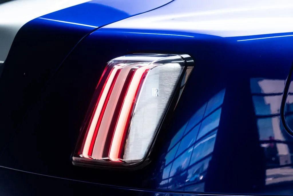 Rolls-Royce Spectre photo 17