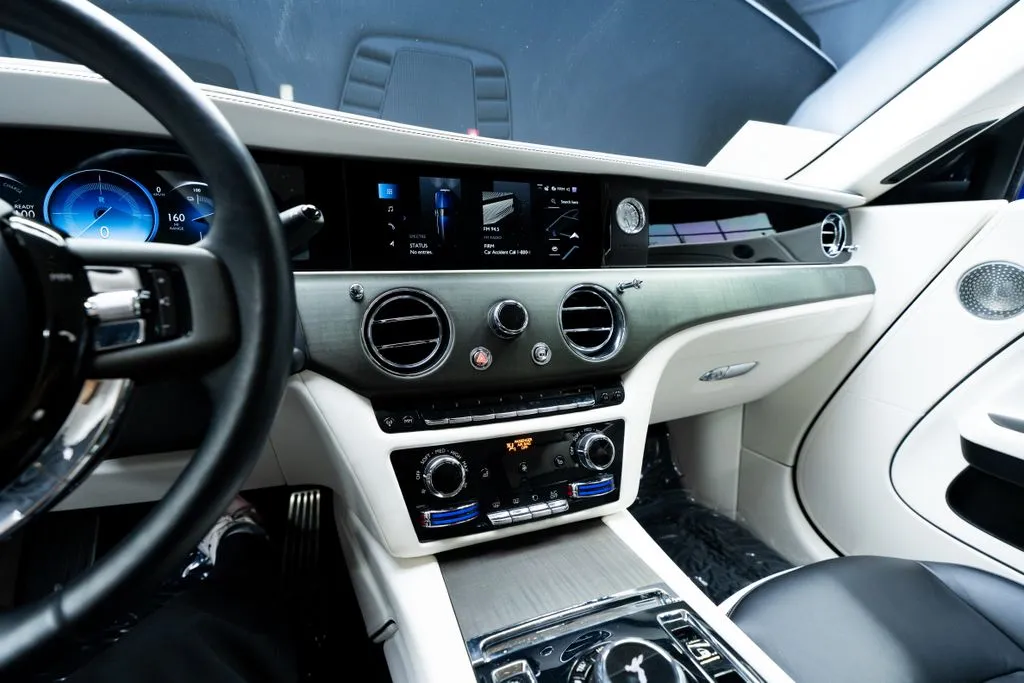 Rolls-Royce Spectre photo 41