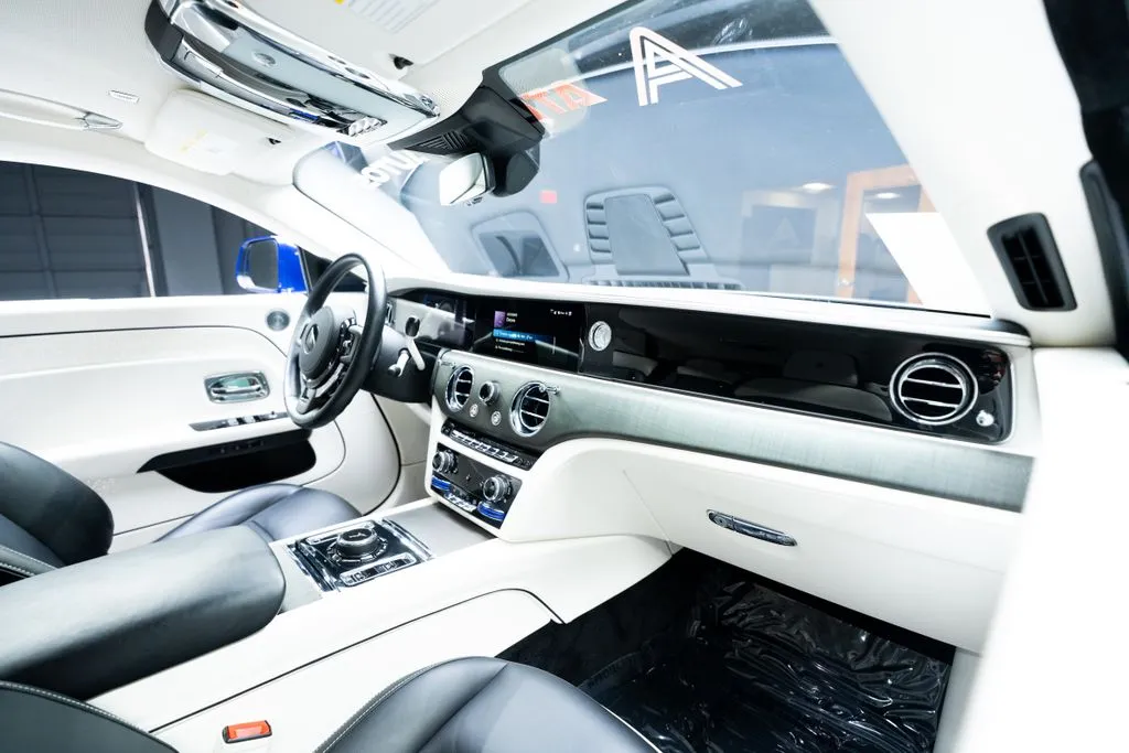 Rolls-Royce Spectre photo 45