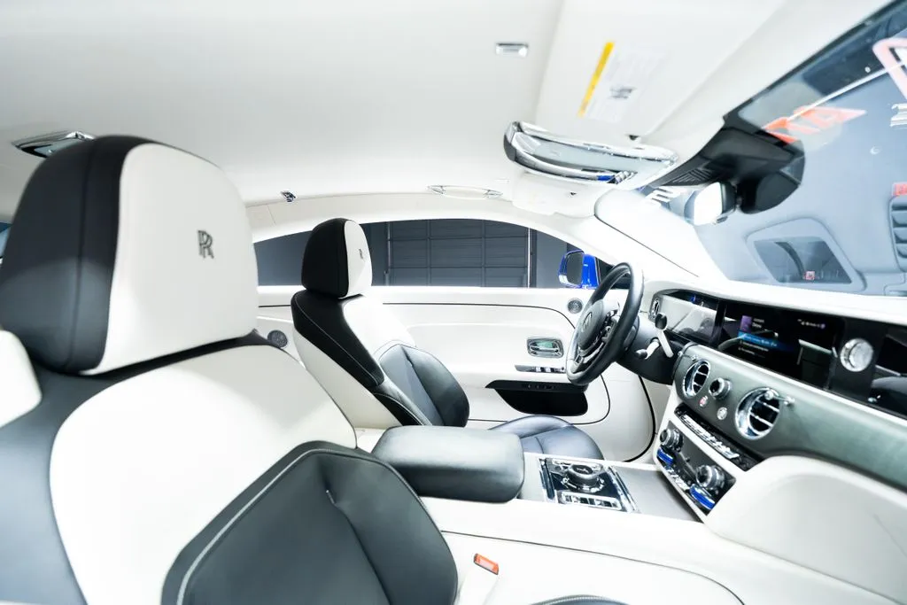 Rolls-Royce Spectre photo 46
