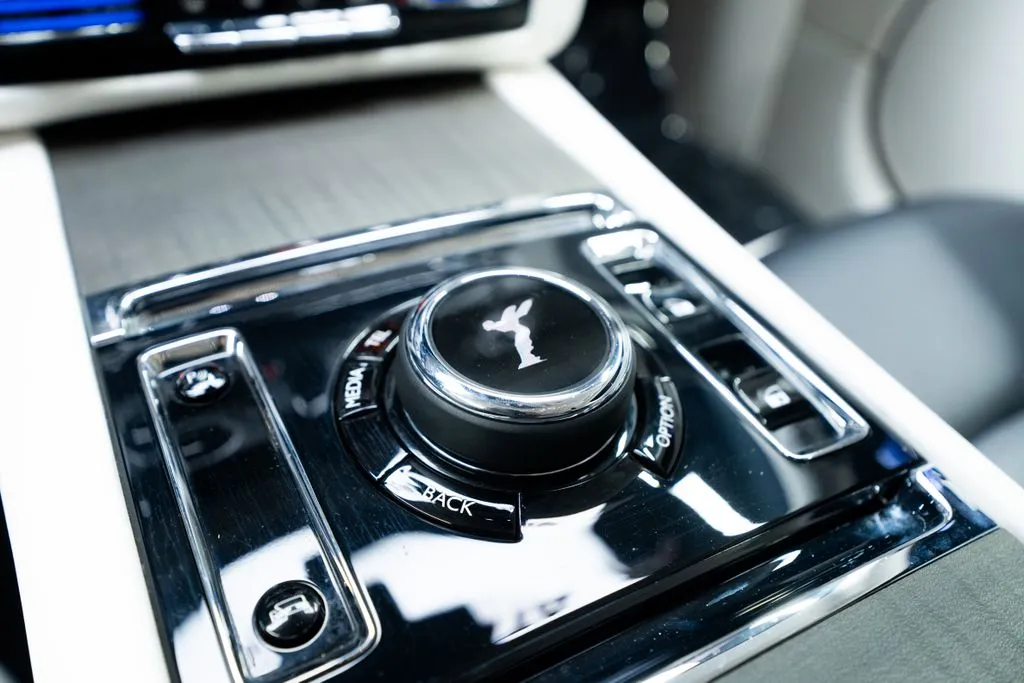 Rolls-Royce Spectre photo 43