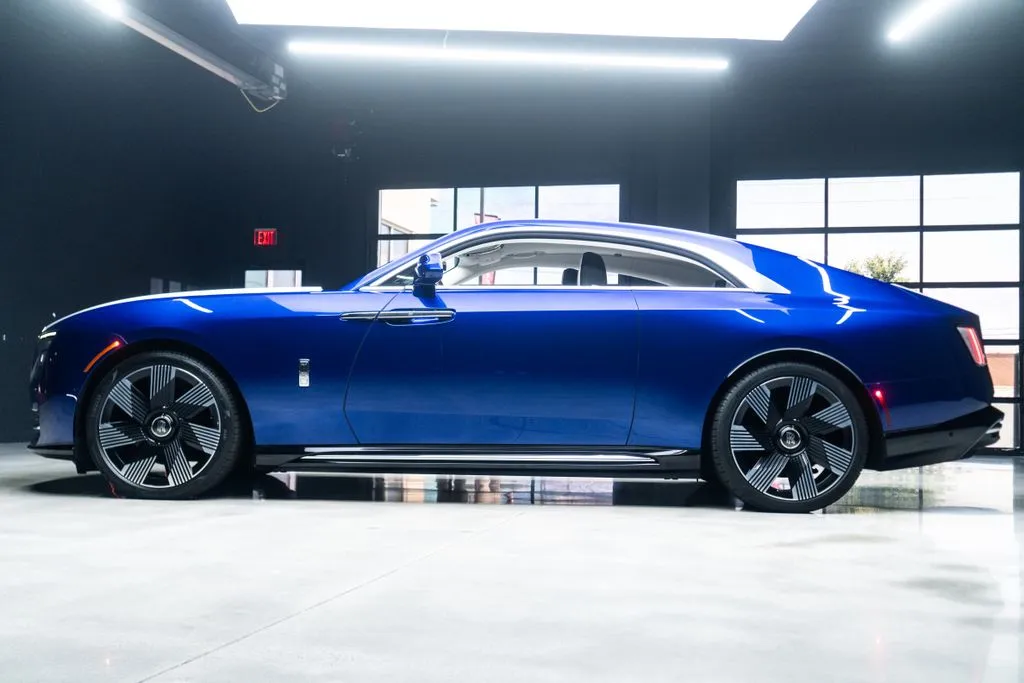 Rolls-Royce Spectre photo 22