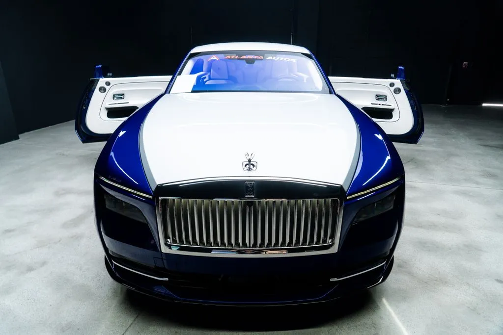 Rolls-Royce Spectre photo 4
