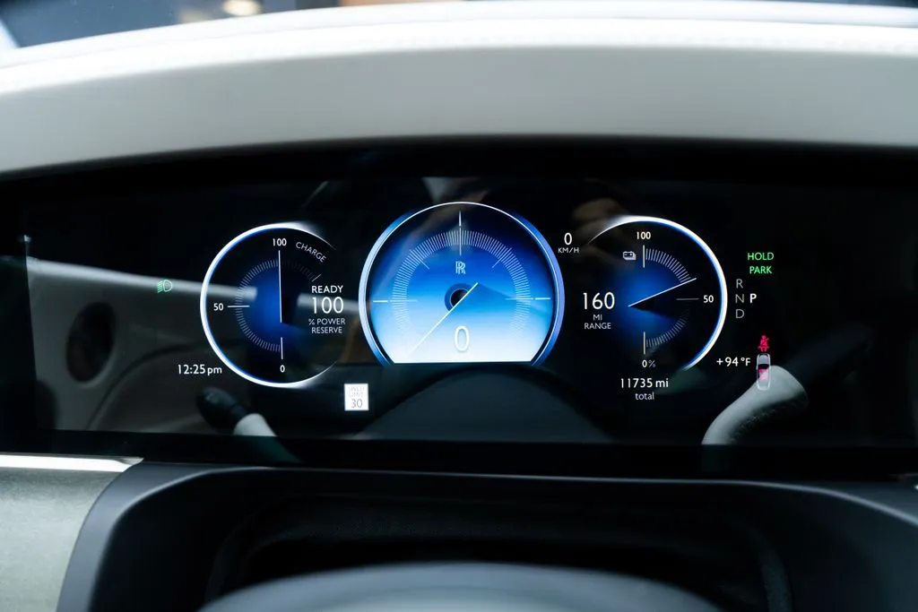 Rolls-Royce Spectre photo 39