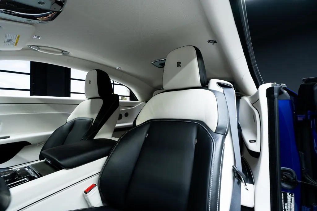 Rolls-Royce Spectre photo 33