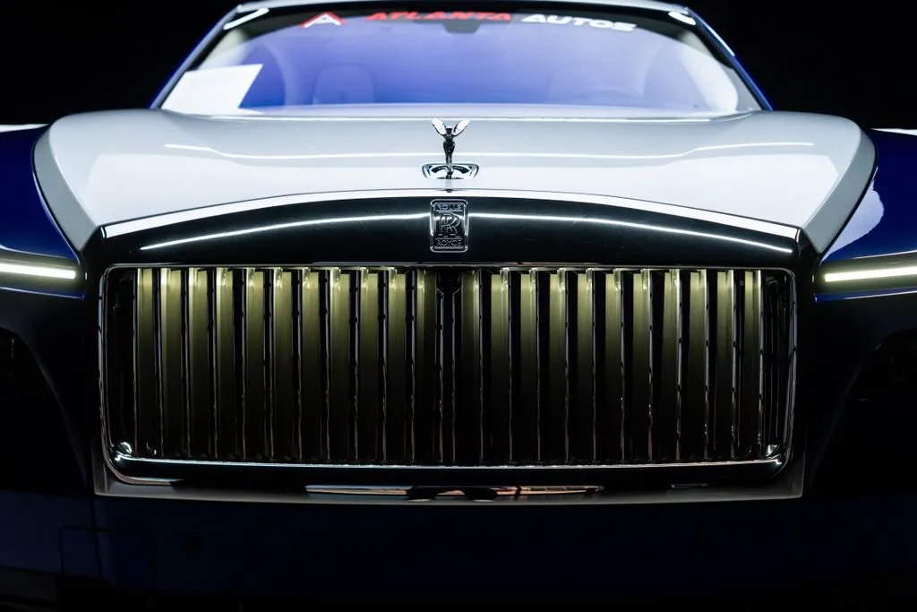 Rolls-Royce Spectre photo 6