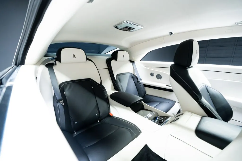 Rolls-Royce Spectre photo 48
