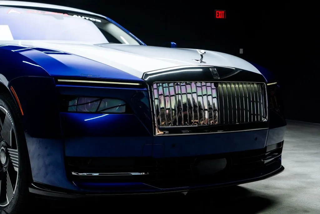 Rolls-Royce Spectre photo 8