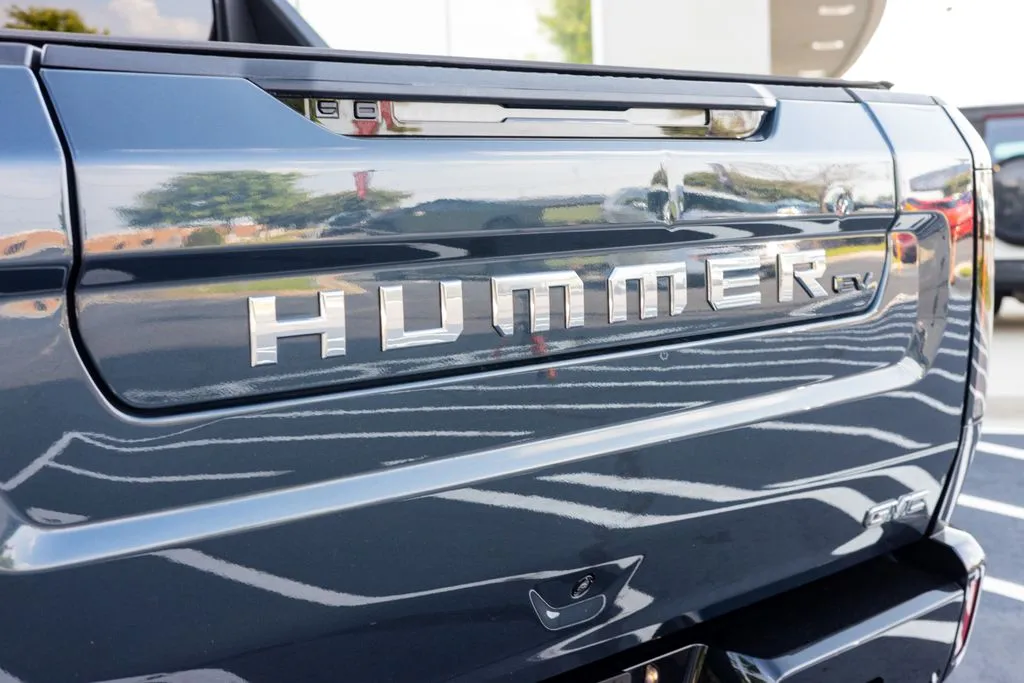 GMC Hummer EV Pickup photo 17