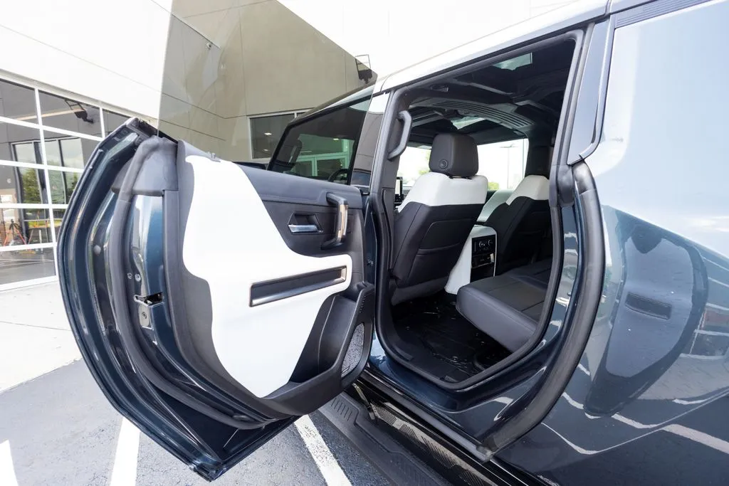 GMC Hummer EV Pickup photo 54