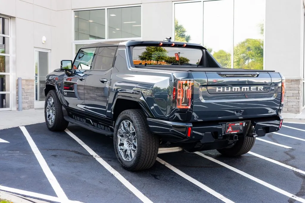 GMC Hummer EV Pickup photo 19
