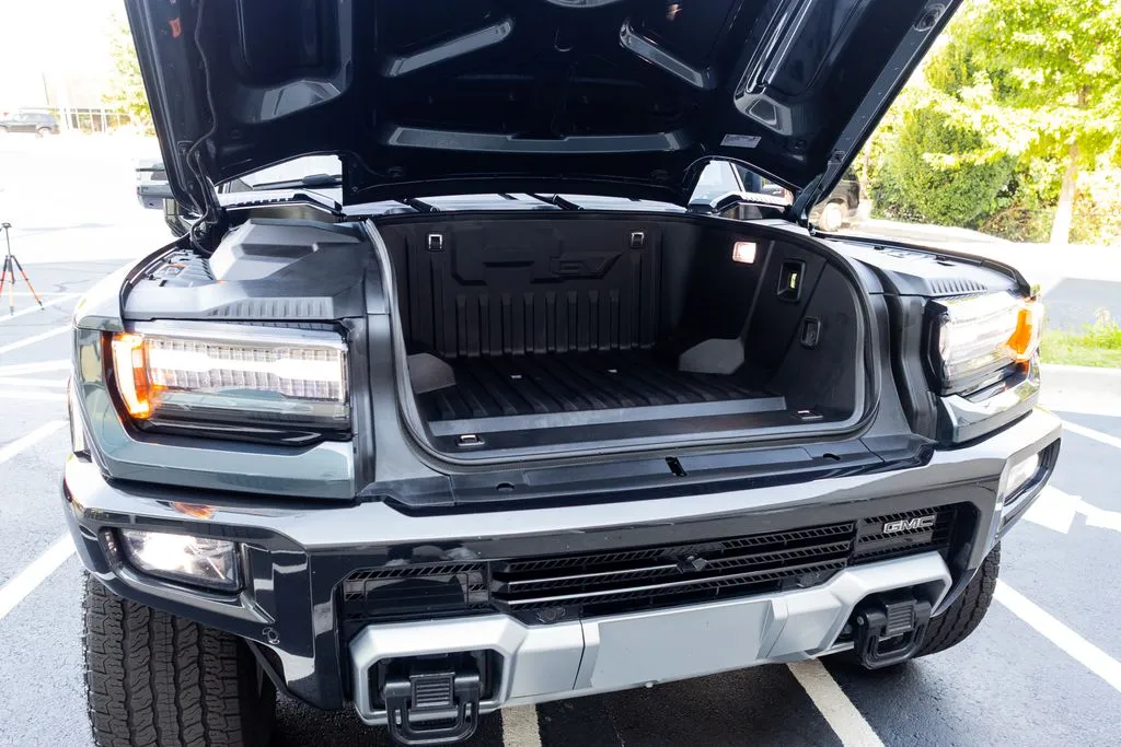 GMC Hummer EV Pickup photo 73
