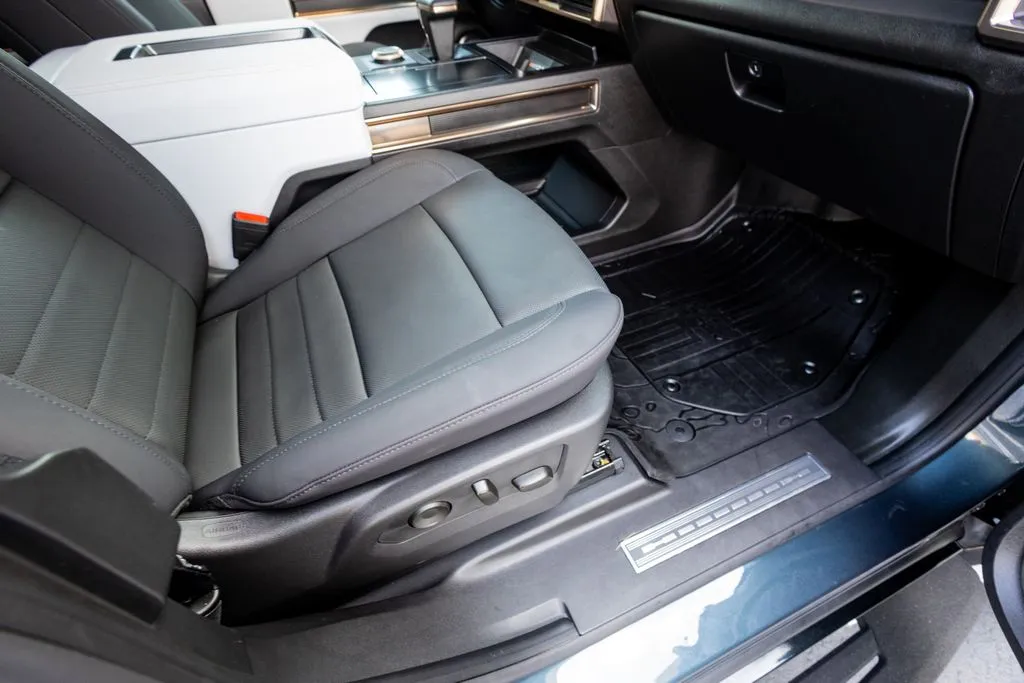 GMC Hummer EV Pickup photo 52