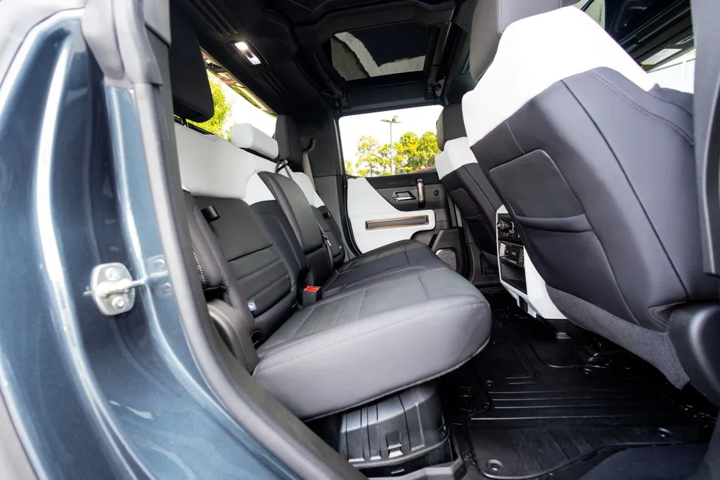 GMC Hummer EV Pickup photo 63