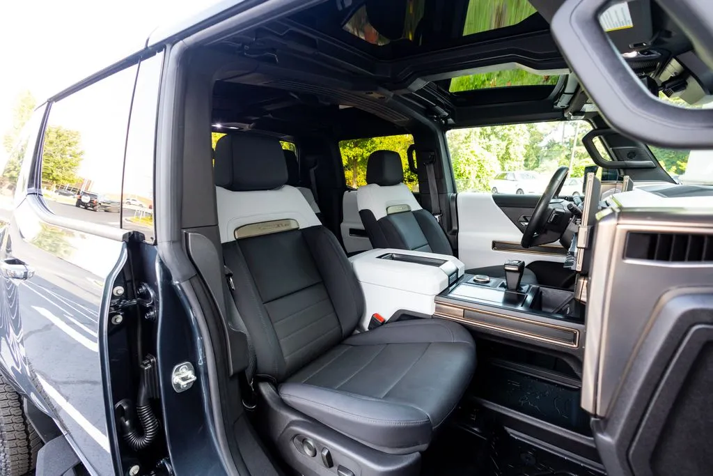 GMC Hummer EV Pickup photo 50