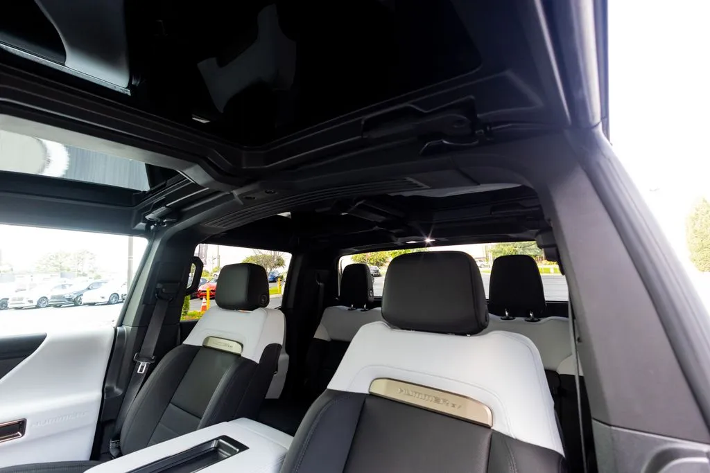 GMC Hummer EV Pickup photo 43