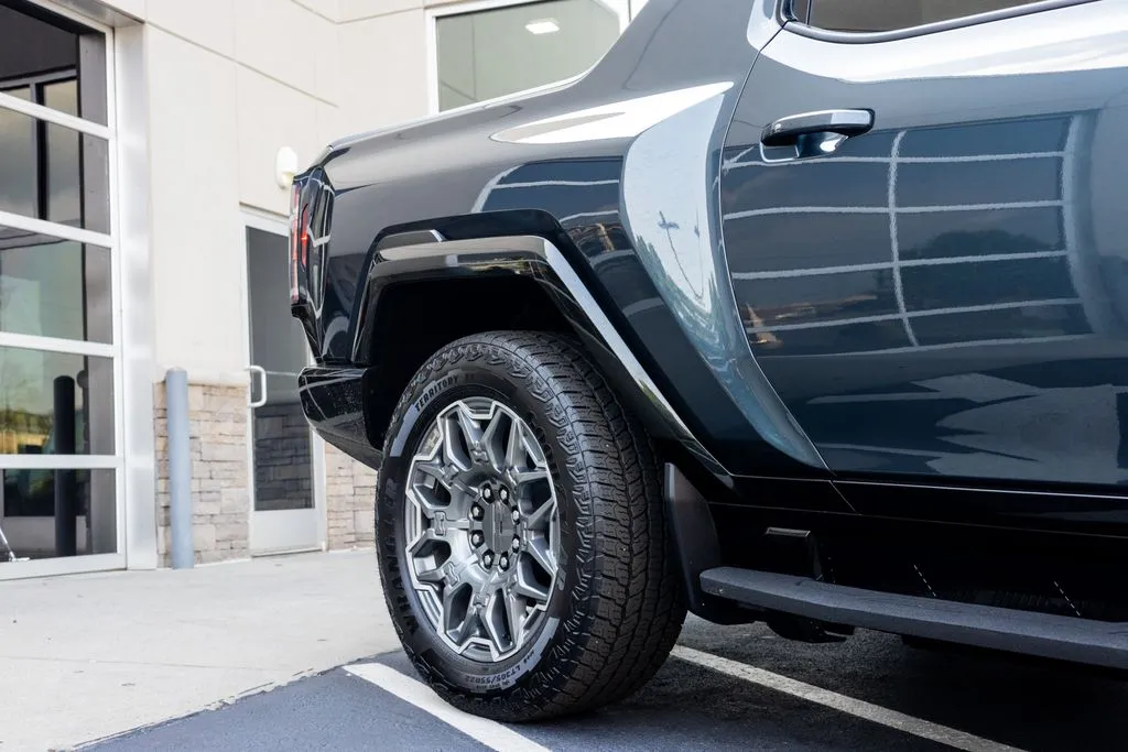 GMC Hummer EV Pickup photo 15