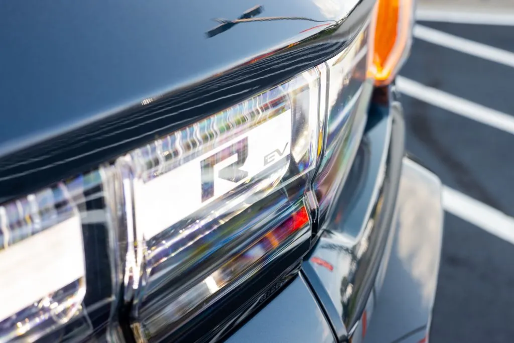 GMC Hummer EV Pickup photo 8