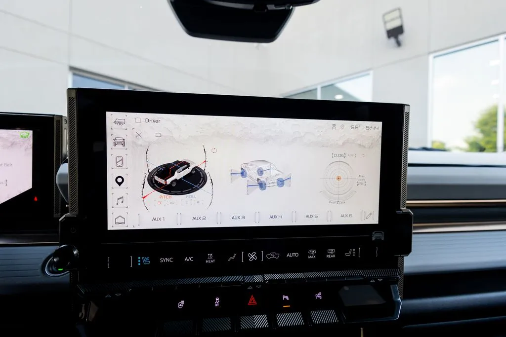 GMC Hummer EV Pickup photo 33