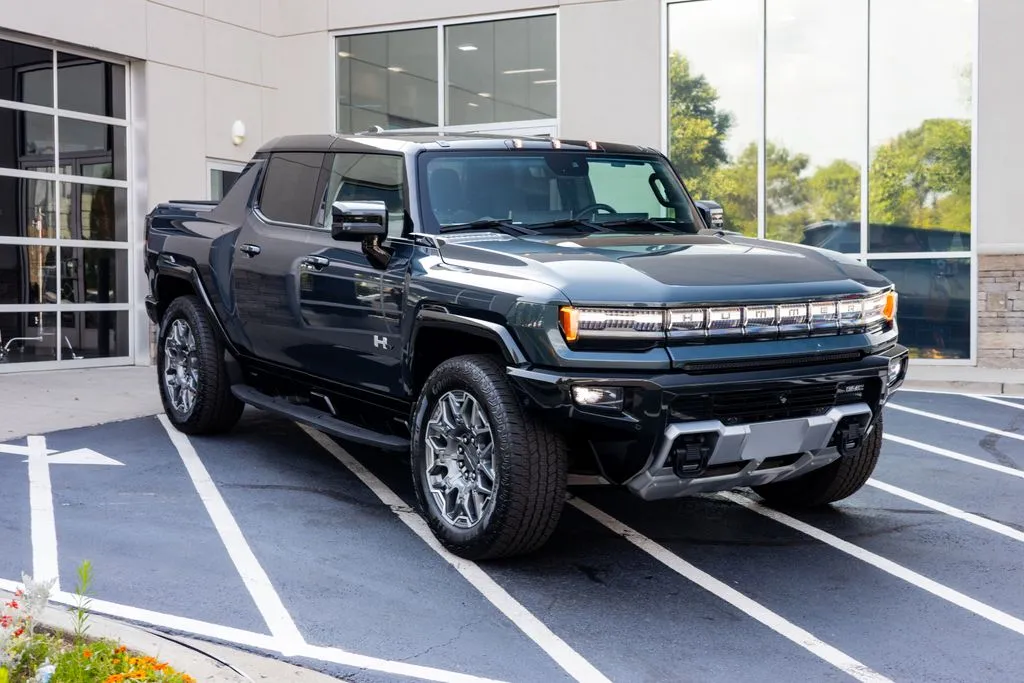 GMC Hummer EV Pickup photo 10