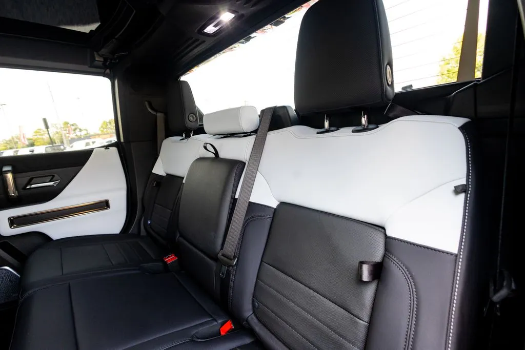 GMC Hummer EV Pickup photo 59