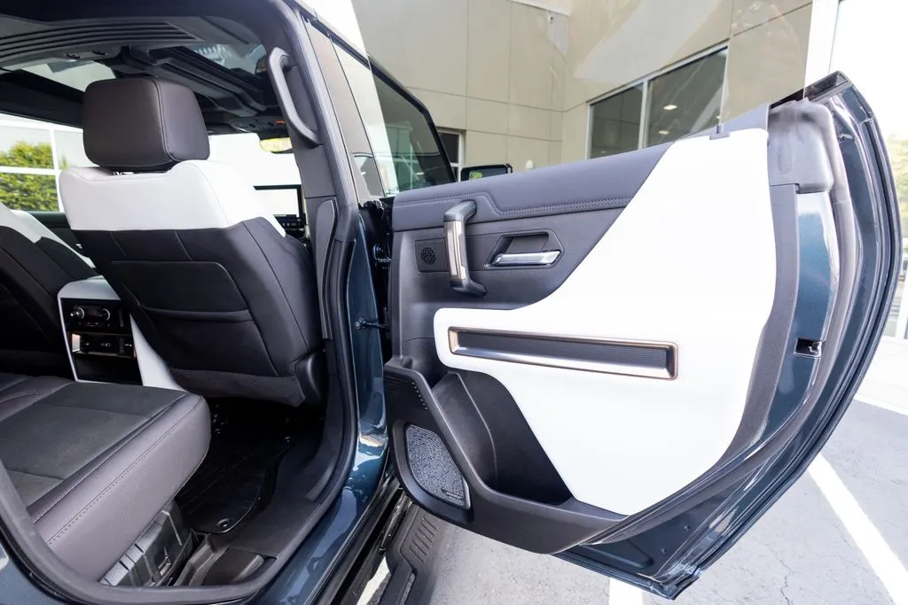 GMC Hummer EV Pickup photo 61