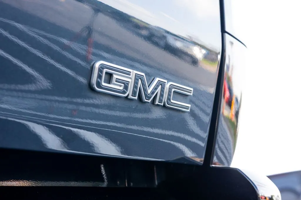 GMC Hummer EV Pickup photo 18