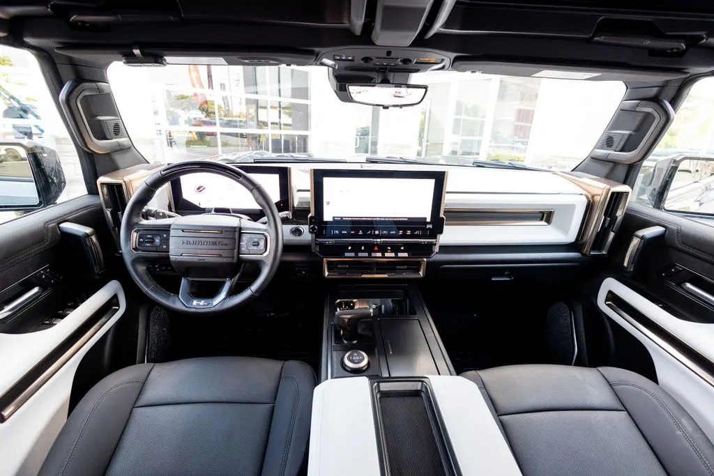 GMC Hummer EV Pickup photo 60