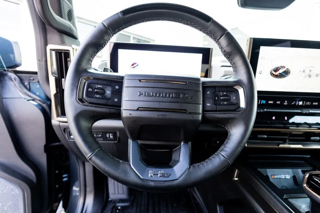 GMC Hummer EV Pickup photo 26
