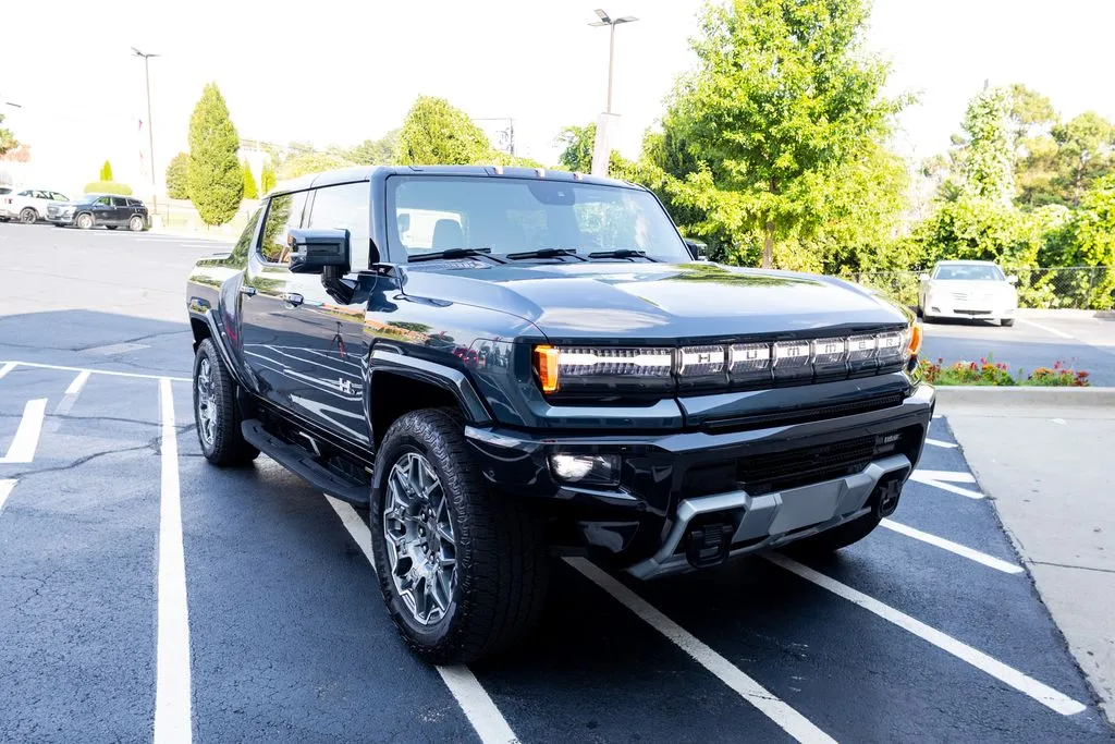 GMC Hummer EV Pickup photo 70