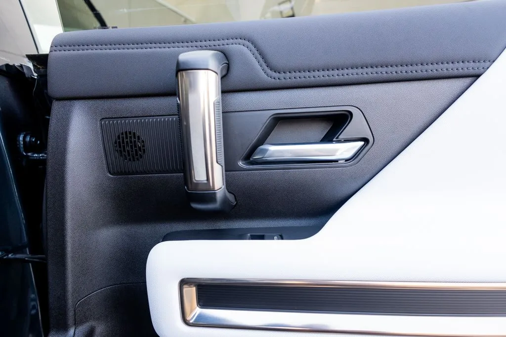 GMC Hummer EV Pickup photo 62