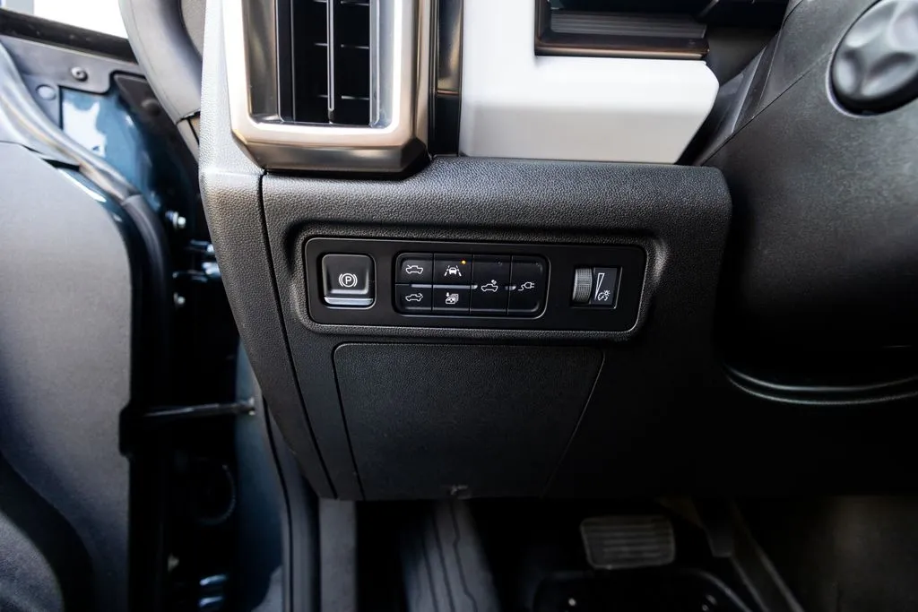 GMC Hummer EV Pickup photo 25