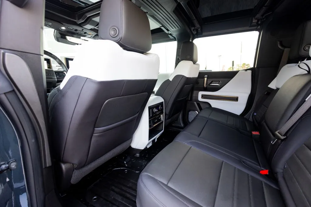 GMC Hummer EV Pickup photo 57